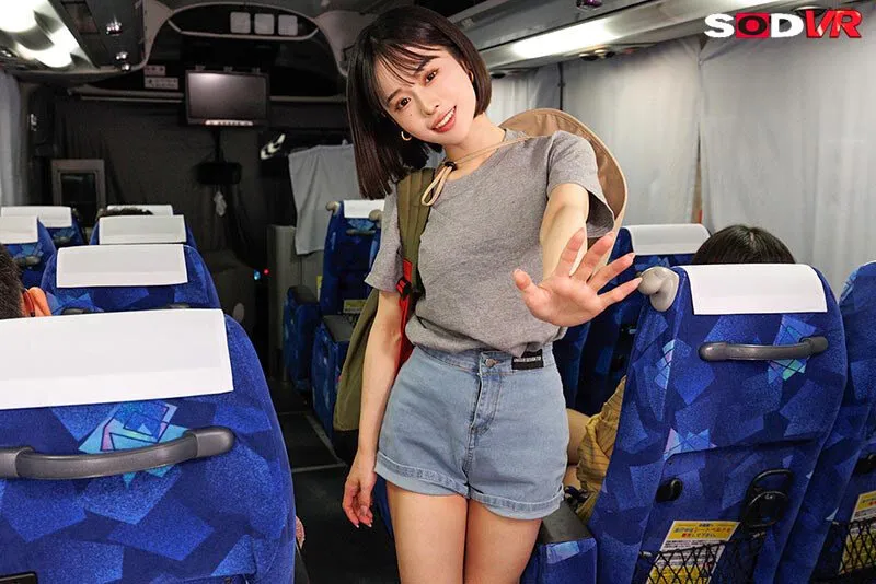 【VR】【8K】【フェス帰り×夜行バス】ライブで意気投合した小悪魔美少女にゼロ距離密着ささやきされ続けた山梨→新宿間 MINAMO 画像15