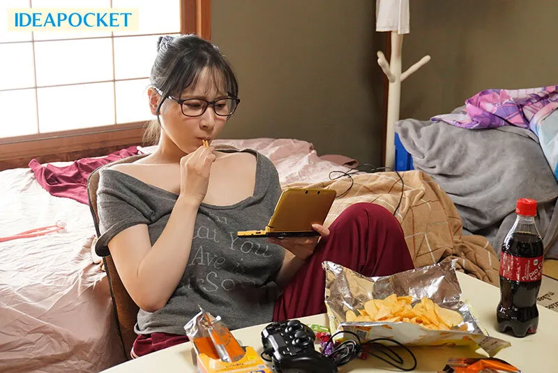 実家に帰省すると姉は終わってる引きこもり干物で喪女にできあがってた 庵ひめかのエロ画像