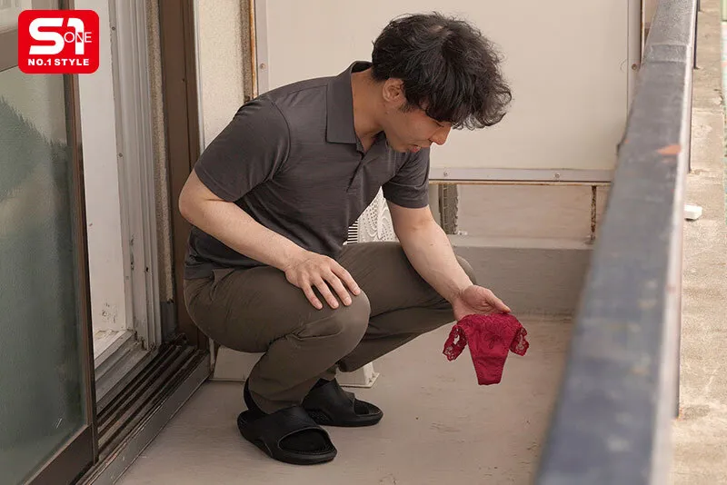 風で飛んできた下着を返しにいくたびに 谷間丸出しで微笑んでくる隣人のLカップお姉さん 鷲尾めいのエロ画像